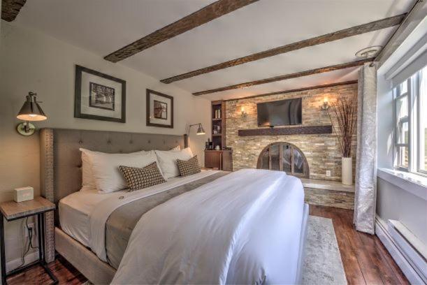Auberge Sous L'Edredon B&B Saint-Sauveur-des-Monts Extérieur photo
