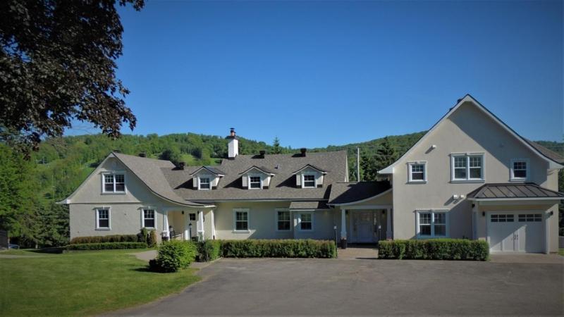 Auberge Sous L'Edredon B&B Saint-Sauveur-des-Monts Extérieur photo